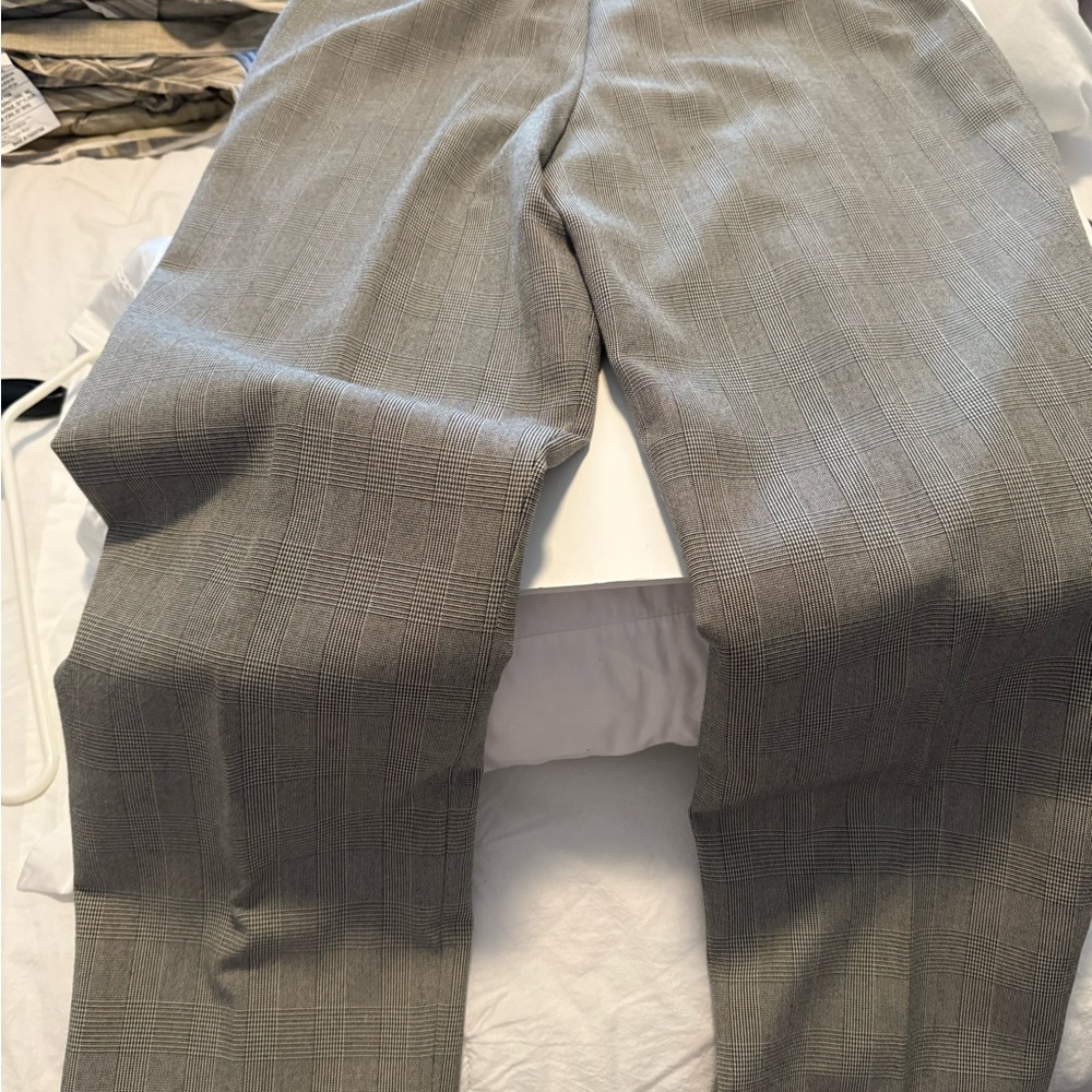 Larry Levine Gray Plaid Women's Suit - Picture 9 of 9